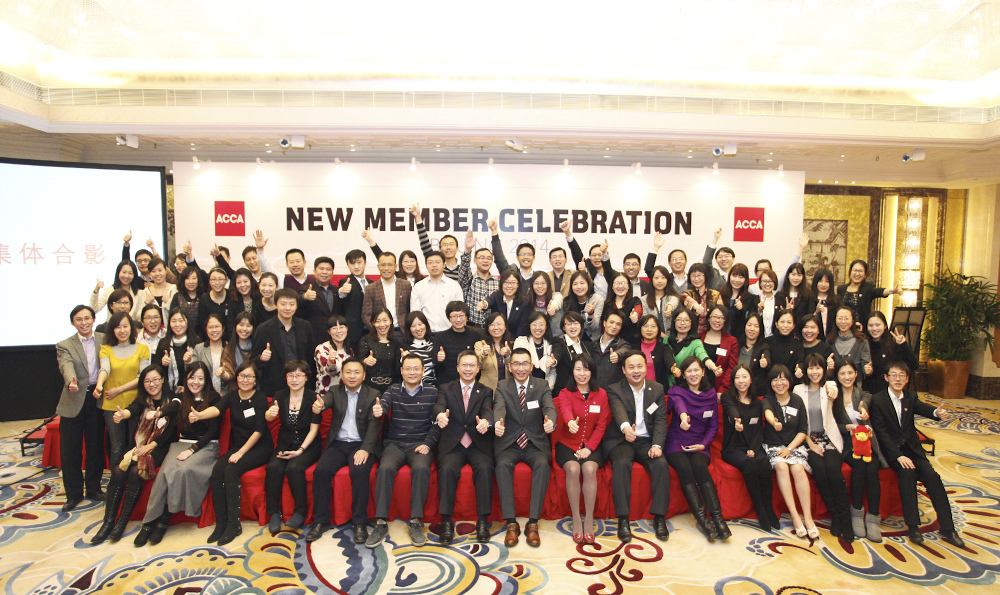 2014年度，中国大陆地区共有600多名学员获得了会员资格，本次活动共有80余名新会员参加。他们在活动现场共同接受了ACCA会徽佩戴，代表所有会员一起庆祝了这一重要的时刻。 